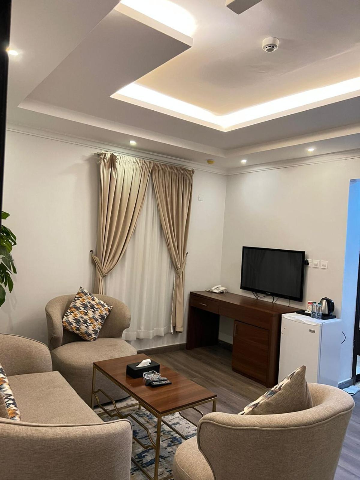 ال متعب سويتس المرسلات Aparthotel Riyadh Exterior photo