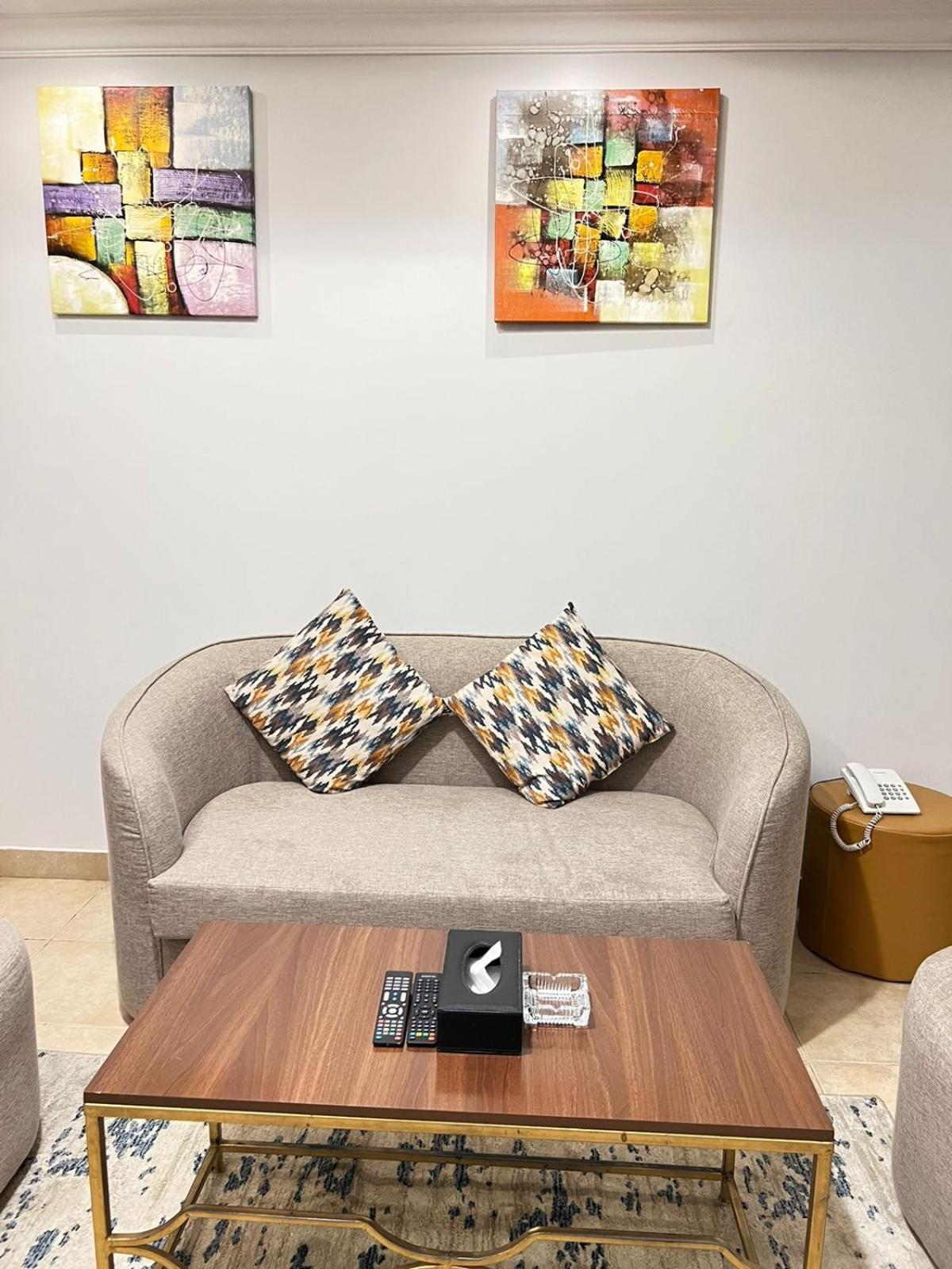 ال متعب سويتس المرسلات Aparthotel Riyadh Exterior photo