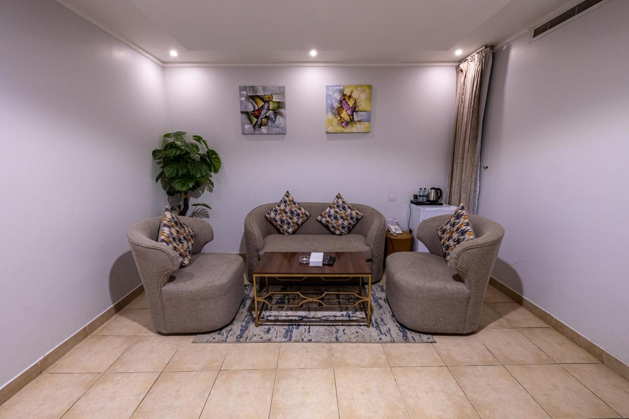 ال متعب سويتس المرسلات Aparthotel Riyadh Exterior photo