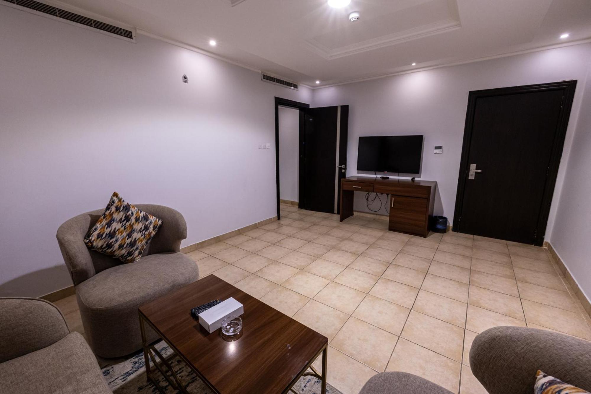ال متعب سويتس المرسلات Aparthotel Riyadh Exterior photo